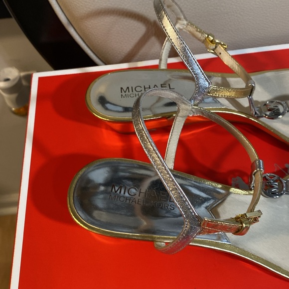 Michael Kors sandals like new in good condition. - Picture 5 of 6